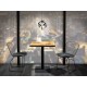 table carré avec plateau en chêne et pieds en metal industriel